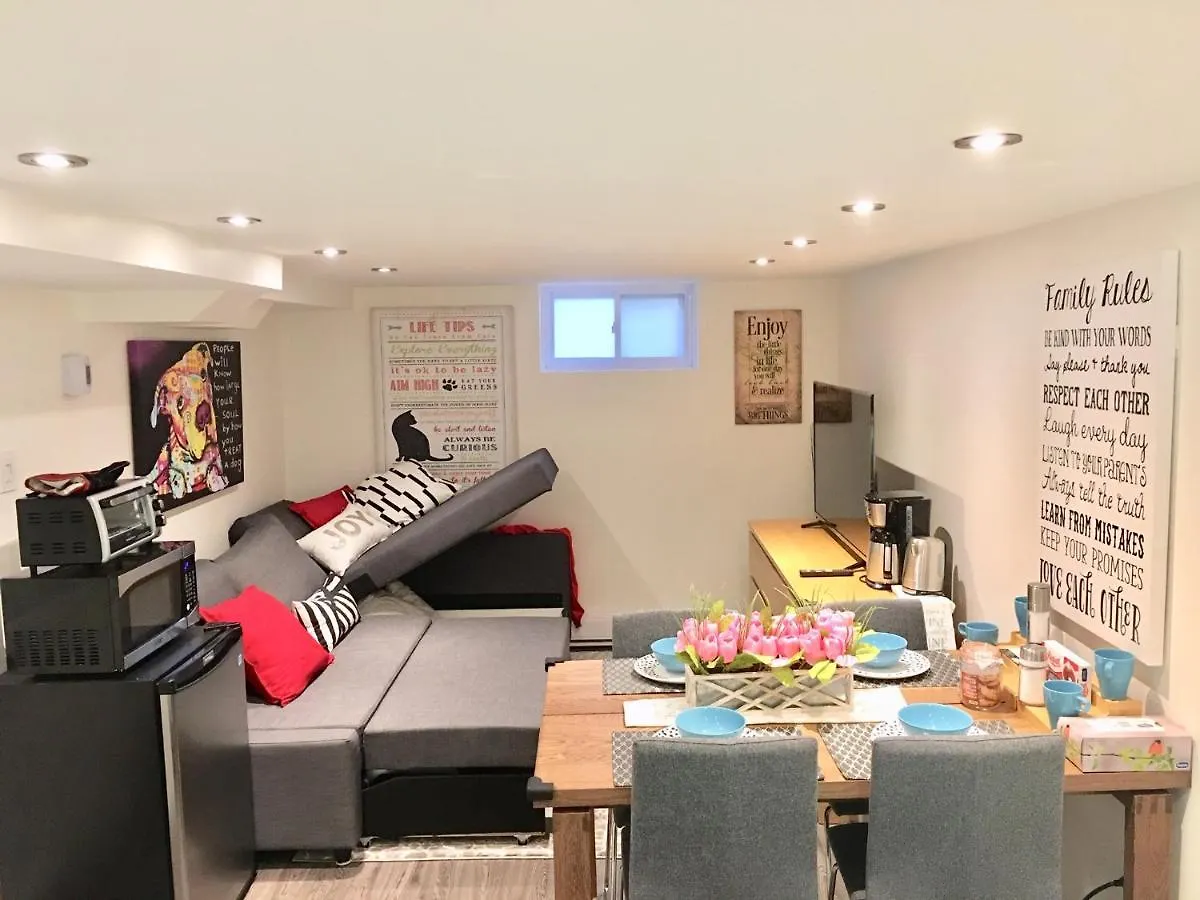 Luxury Bachelor Suite Pointe-Claire Apartment