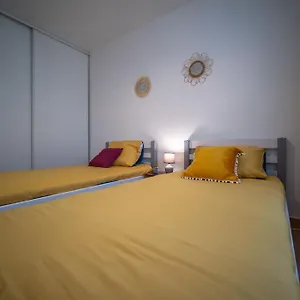  Appartement Equipe Terrasse Et Parking Prive France