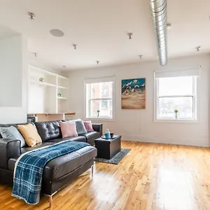https://modern-2-br-condo-heart-of-leslieville.hotelstorontoontario.org