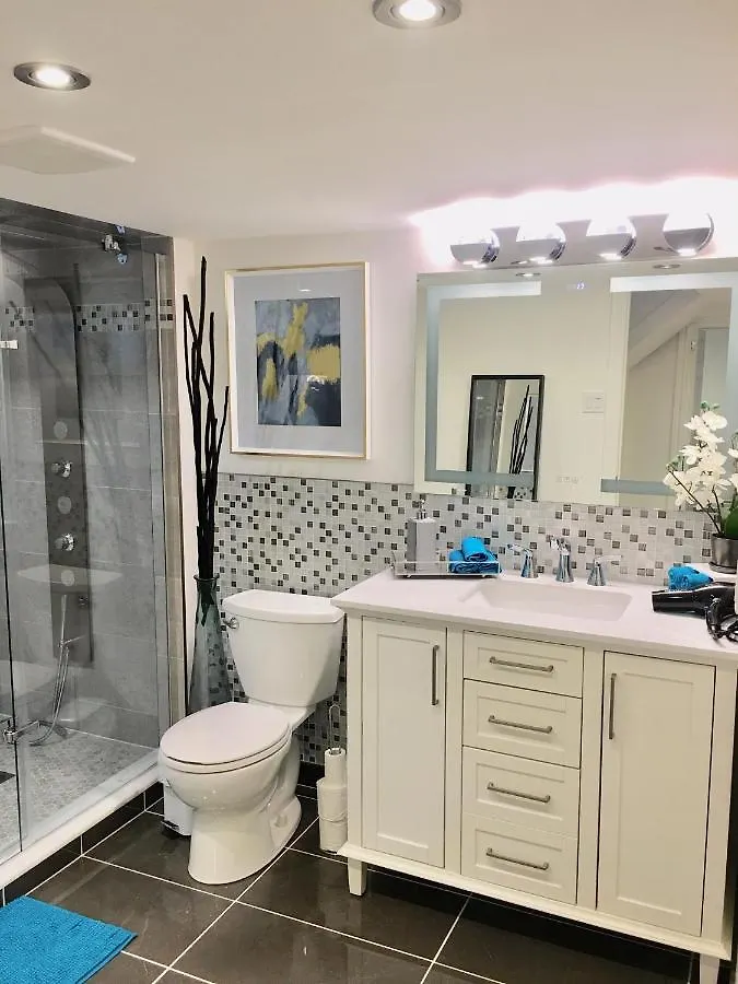 Luxury Bachelor Suite Pointe-Claire